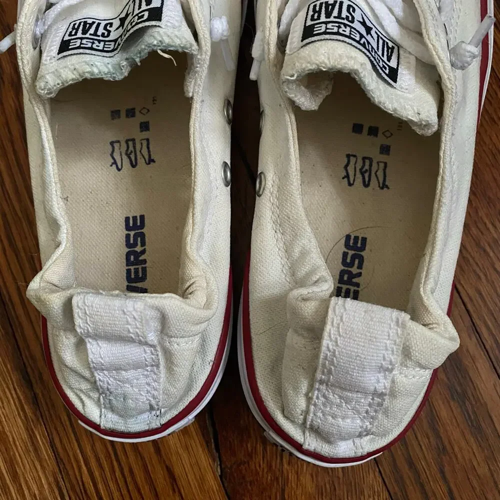 White Shoreline Slip On Low Top Sneakers Women’s 8 Converse